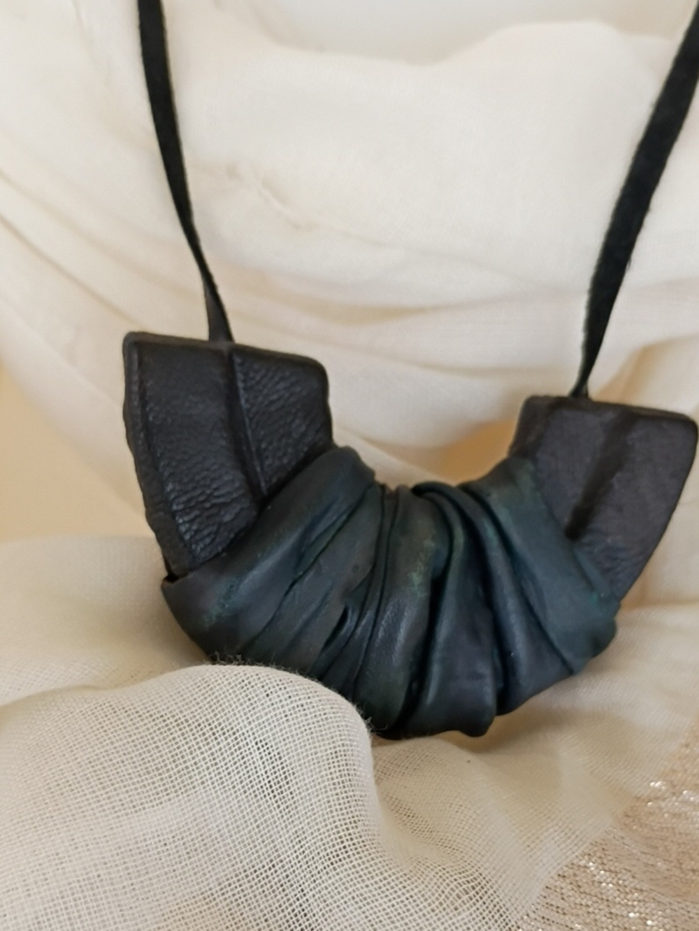 Handcrafted Dark Green Statement Necklace Real Leather Peretti Style - Picture 3 of 3